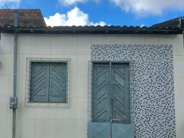 Imagem: A casa possui 2 Dormitórios, 1 Banheiro e está localizado