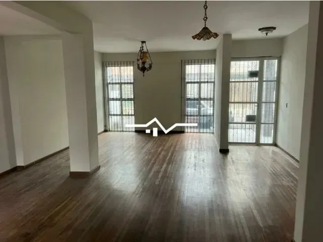 Imagem: Casa de 240M² para Venda na Cremação