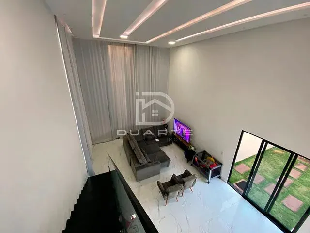 Imagem: A casa possui 3 Dormitórios, 1 Suíte, 2 Banheiros, 2