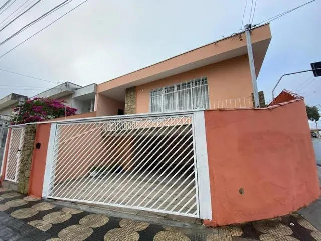 Imagem: Mogi das Cruzes - Casa Padrão - Praça