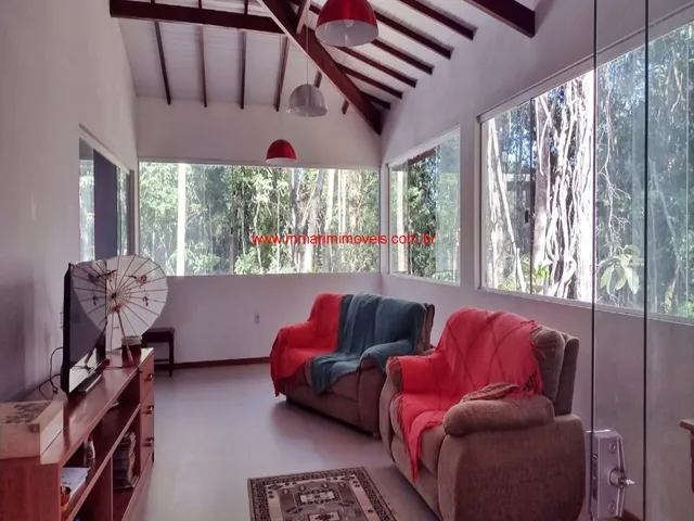 Imagem 4: Imóvel à venda com três casas com acessos independentes, para moradia e própria e