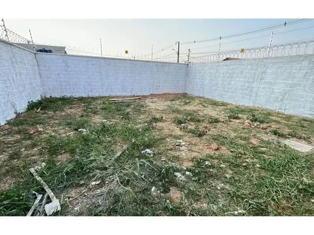 Imagem: A casa possui 2 Dormitórios, 1 Banheiro, 1 Vaga na