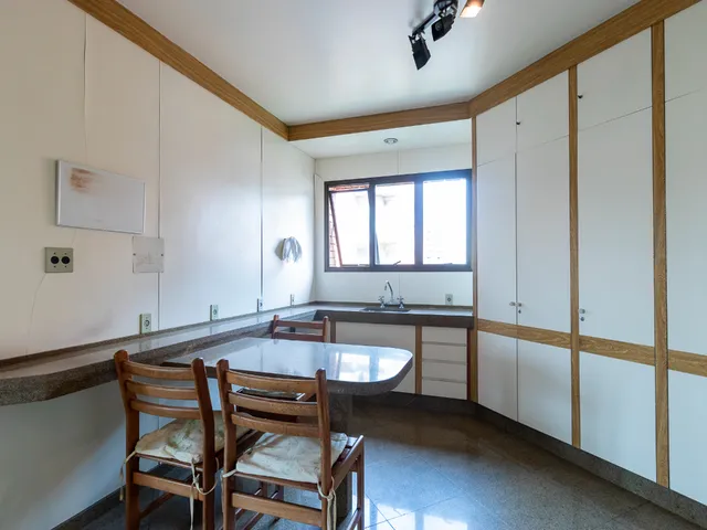 Imagem 12: Apartamento para venda em Moema com 3 quartos, sendo 3 suítes , 325m²
