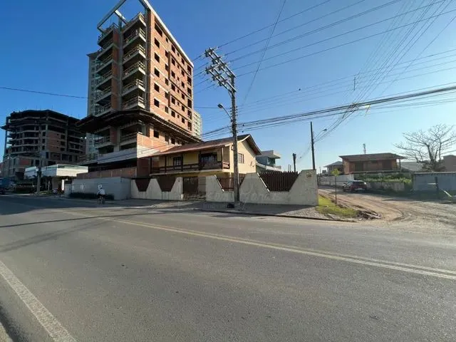 Imagem 1: Sobrado À Venda com 3 Dormitórios, Sendo 1 Suíte, 183M², R$ 4.000,00, Bairro