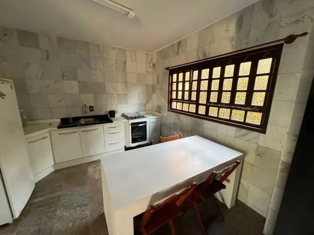 Imagem 3: Sobrado À Venda com 3 Dormitórios, Sendo 1 Suíte, 183M², R$ 4.000,00, Bairro