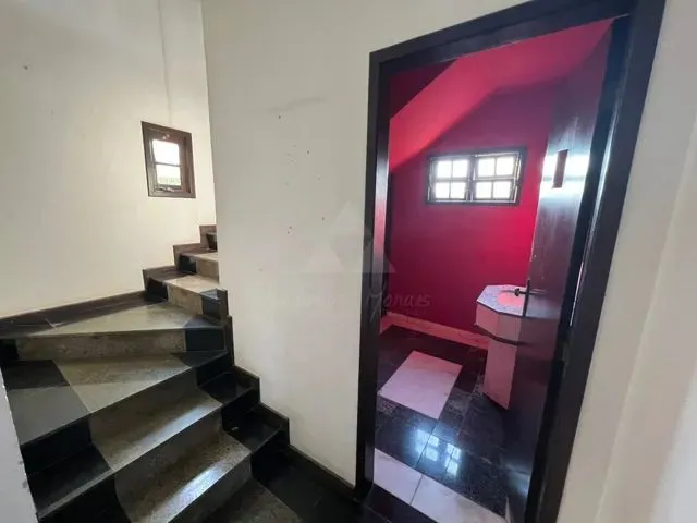 Imagem 2: Sobrado À Venda com 3 Dormitórios, Sendo 1 Suíte, 183M², R$ 4.000,00, Bairro