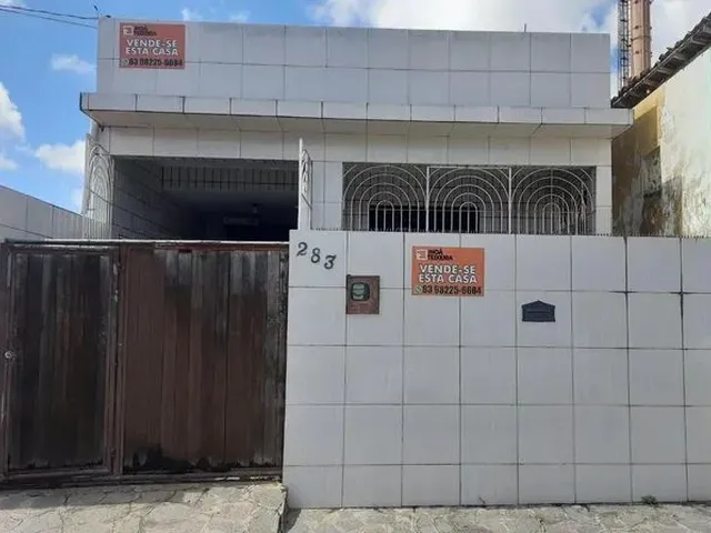 Imagem: A casa possui 2 Dormitórios, 2 Banheiros, 1 Vaga na