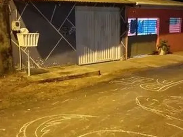 Imagem: A casa possui 2 Dormitórios, 1 Banheiro, 1 Vaga na