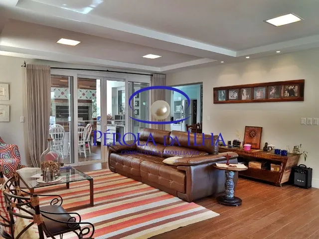 Imagem 2: Casa em Condomínio de Luxo em Cacupé - Florianópolis-SC: 4 Quartos, 3 Suítes, 3