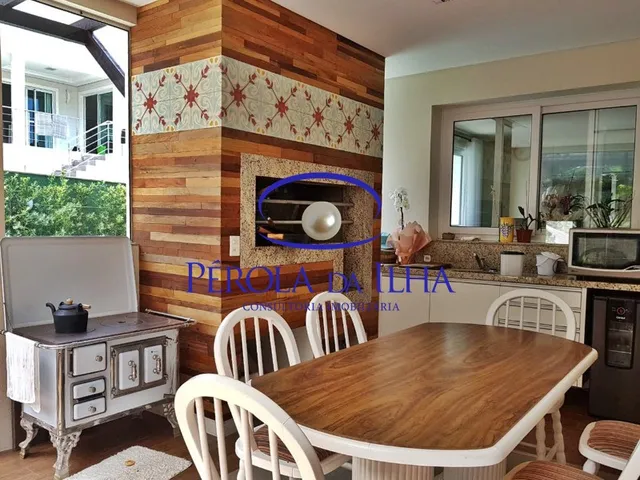 Imagem 14: Casa em Condomínio de Luxo em Cacupé - Florianópolis-SC: 4 Quartos, 3 Suítes, 3