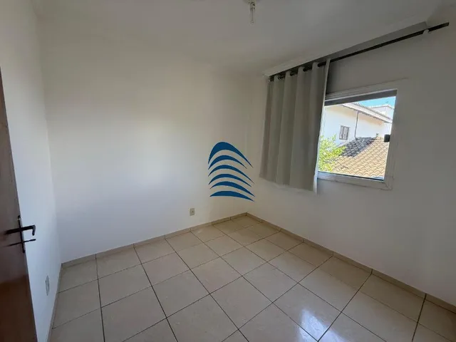 Imagem 4: Casa possui 300 m², 3/4 com suíte, apoio para empregada, área de serviço. Lavabo