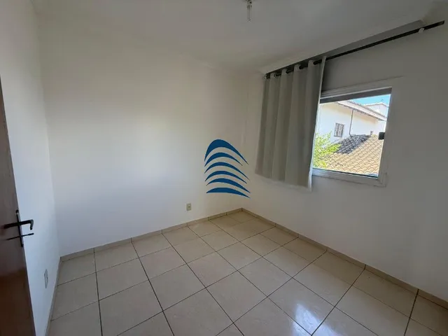 Imagem 7: Casa possui 300 m², 3/4 com suíte, apoio para empregada, área de serviço. Lavabo