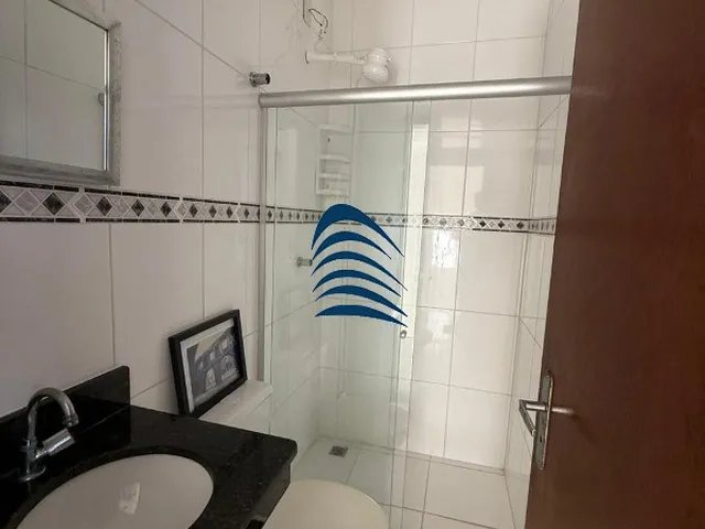 Imagem 2: Casa possui 300 m², 3/4 com suíte, apoio para empregada, área de serviço. Lavabo
