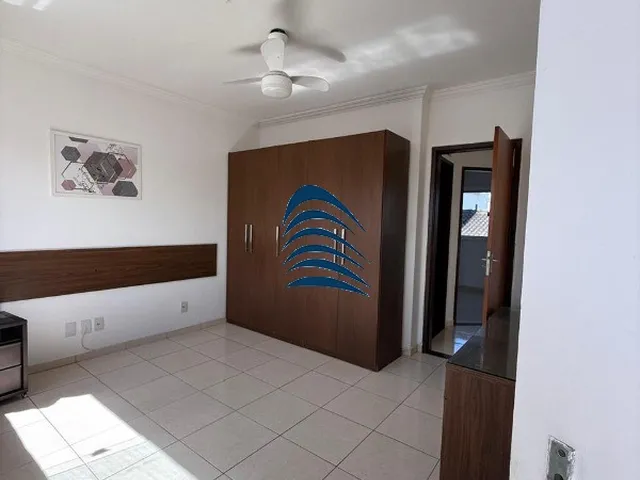 Imagem 13: Casa possui 300 m², 3/4 com suíte, apoio para empregada, área de serviço. Lavabo