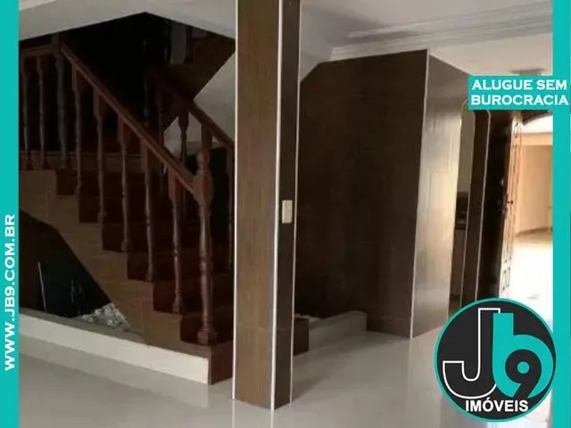 Imagem: Casa Água Verde 2 Suítes, 3 Vagas, Semi-Mobiliado