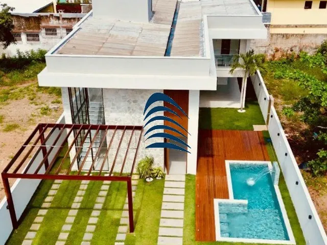 Imagem 1: Casa de Luxo em Guarajuba com 8 Suítes e 320m², Próxima à Praia