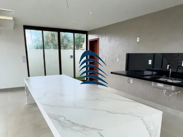 Imagem 16: Casa de Luxo em Guarajuba com 8 Suítes e 320m², Próxima à Praia