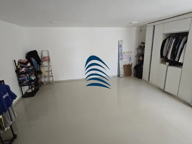 Imagem 10: Excelente casa em Patamares! Ampla, arejada, 6/4 todos com varanda, sendo 5 suítes. A