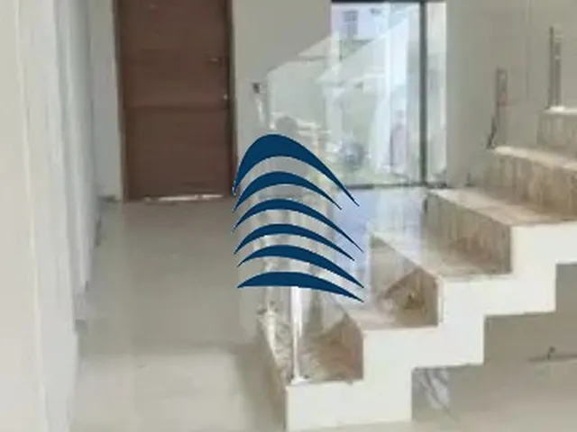 Imagem 2: EXCELENTE CASA EM ABRANTES COM TRÊS SUÍTES E UMA ÓTIMA LOCALIZAÇÃO