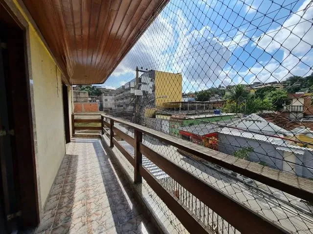 Imagem 1: Apartamento para Locação com 2 Quartos, Varanda e Vaga na Garagem no Centro Desão