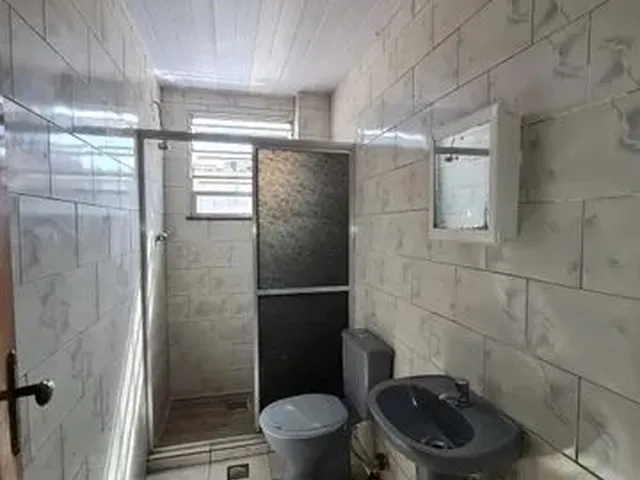 Imagem 2: Apartamento para Locação com 2 Quartos, Varanda e Vaga na Garagem no Centro Desão