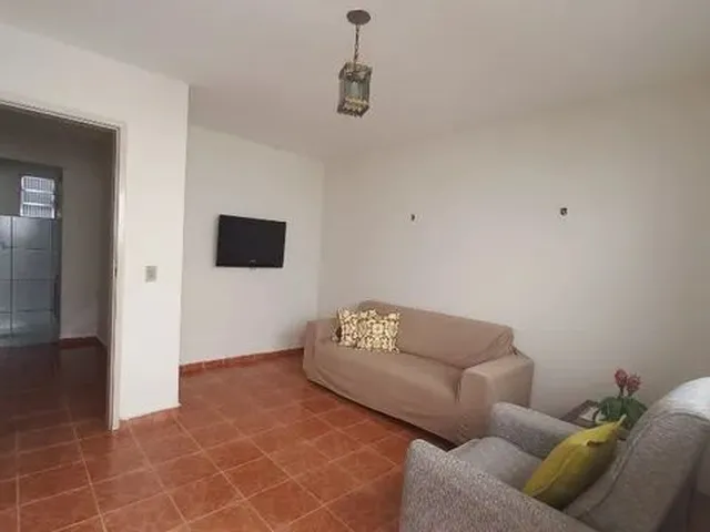 Imagem: O quarto possui Acomodam 5 pessoas, 2 Vagas na garagem e
