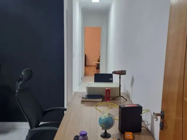 Imagem: O apartamento possui 2 Dormitórios, 1 Banheiro, 2 Vagas na