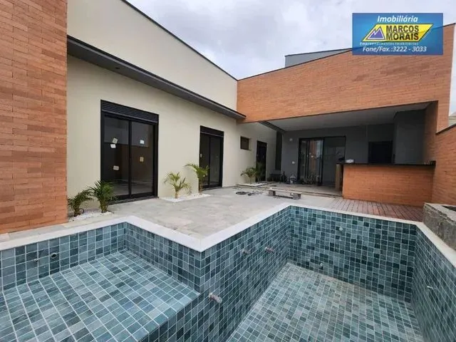 Imagem: A casa em condomínio possui 3 Dormitórios, 2 Banheiros, 4