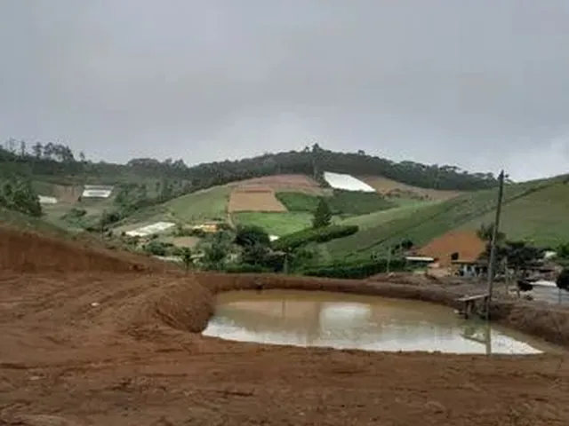 Imagem: Chácara com Lagoa Grande e Plator Pronto