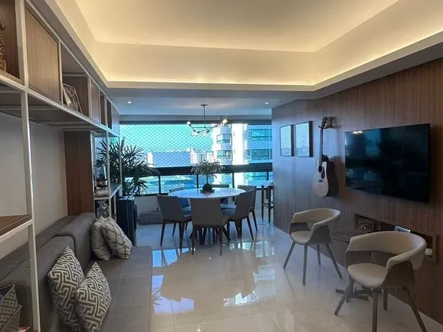 Imagem 1: Vendo Apartamento com 84m2 reformado com 2/4, gabinete, Varanda Panorâmica, 01 vaga no