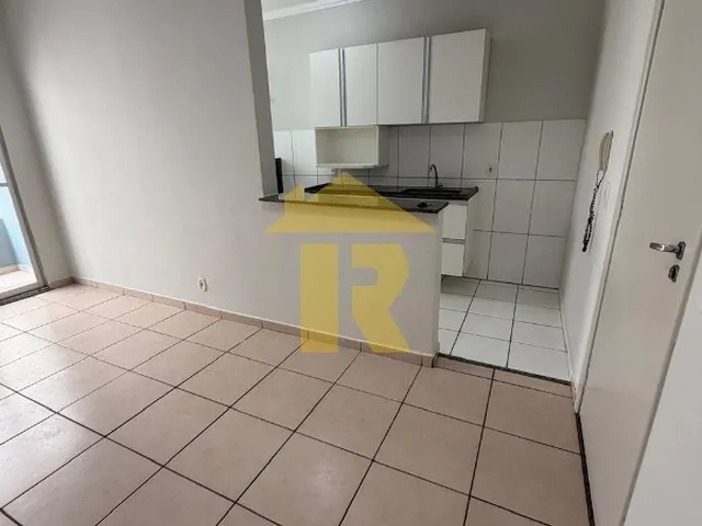 Imagem: O apartamento possui 2 Dormitórios, 1 Banheiro, 1 Vaga na