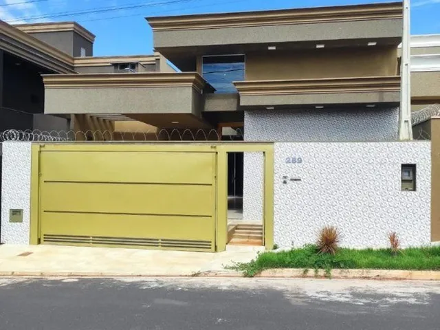 Imagem: A casa possui 3 Dormitórios, 1 Suíte, 2 Banheiros, 4