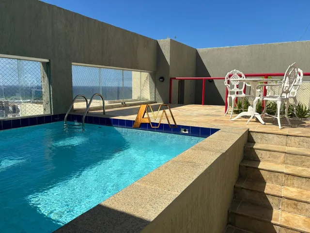 Imagem: A casa possui 4 Dormitórios, 1 Suíte, 4 Banheiros, 3