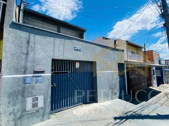 Imagem: A casa possui 4 Dormitórios, 2 Banheiros, 4 Vagas na
