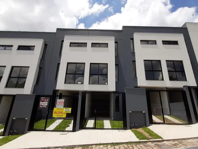 Imagem: Sobrado com 2 Dormitorio(S) Localizado(A)