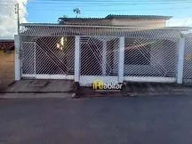 Imagem: A casa possui 3 Dormitórios, 2 Suítes, 3 Banheiros, 3