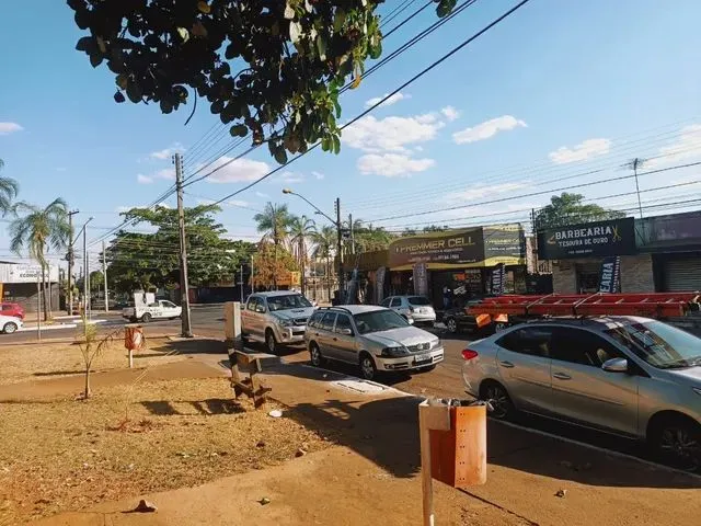 Imagem 2: Imóvel Comercial Contendo Sala Comercial e Mas 2 Residências Localizado Próx Ao