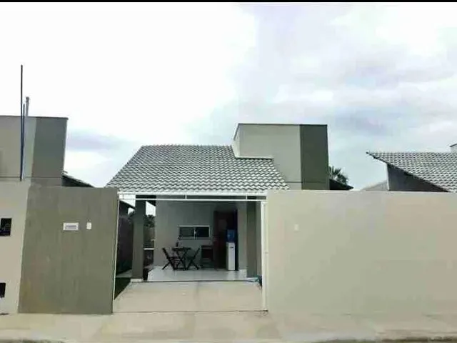 Imagem: A casa possui 3 Dormitórios, 1 Suíte, 2 Banheiros, 2
