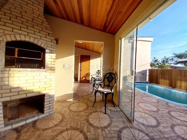 Imagem: A casa possui 3 Dormitórios, 3 Banheiros, 4 Vagas na