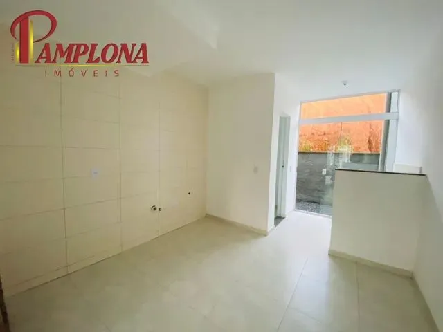 Imagem: A casa possui 2 Dormitórios, 2 Banheiros, 2 Vagas na