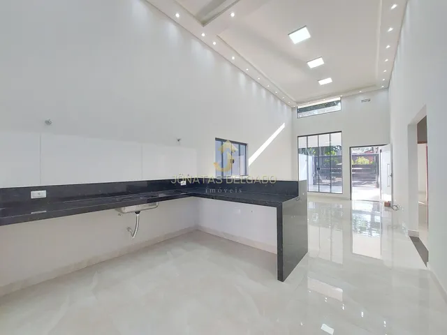 Imagem 1: Casa Padrão com 3 Dormitórios, Sendo 1 Suíte