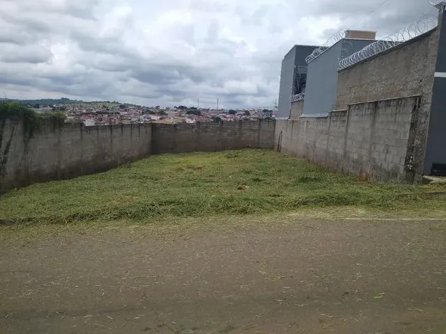 Imagem 3: Terreno de 300Mts. Plano e Murado