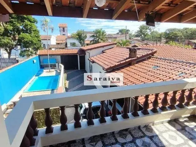 Imagem: A casa possui 5 Dormitórios, 2 Suítes, 3 Banheiros, 3