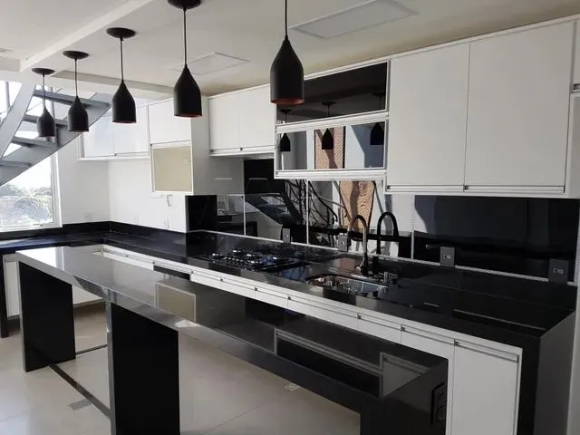 Imagem: O apartamento possui 3 Dormitórios, 1 Suíte, 1 Banheiro,
