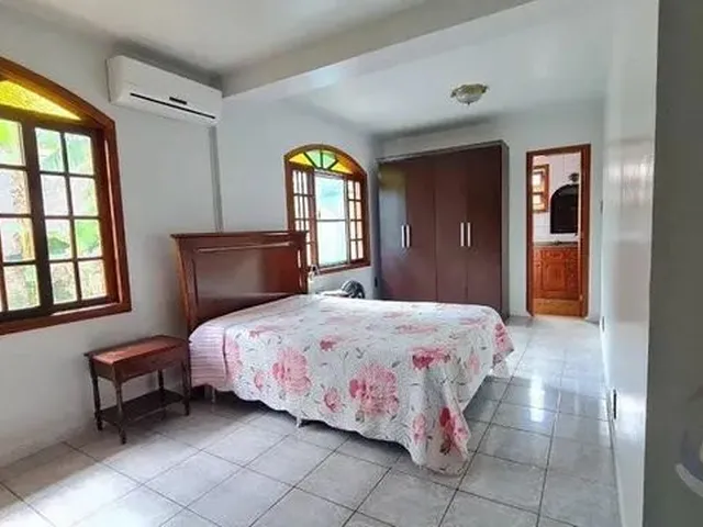Imagem 11: Casa para Venda em Florianópolis, Carianos, 4 Dormitórios, 1 Suíte, 4 Banheiros, 3