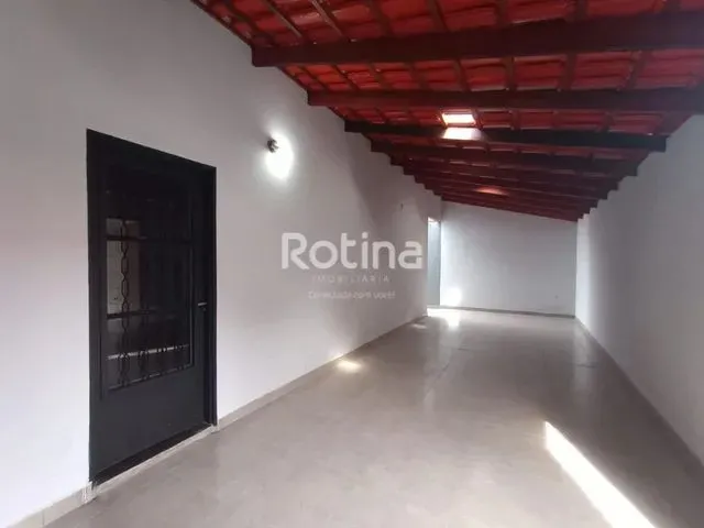 Imagem 3: Casa para Aluguel, 3 Quartos, 1 Suíte, 2 Vagas, São Jorge - Uberlândia/Mg