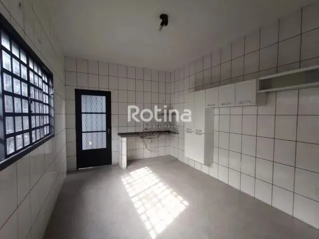 Imagem 11: Casa para Aluguel, 3 Quartos, 1 Suíte, 2 Vagas, São Jorge - Uberlândia/Mg
