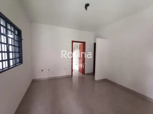 Imagem 5: Casa para Aluguel, 3 Quartos, 1 Suíte, 2 Vagas, São Jorge - Uberlândia/Mg
