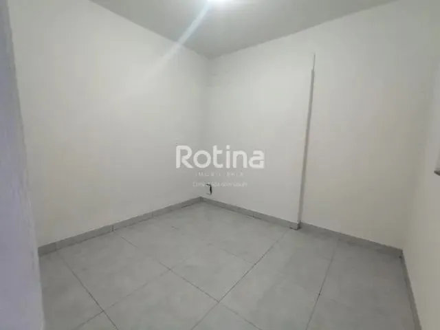 Imagem 9: Casa para Aluguel, 3 Quartos, 1 Suíte, 2 Vagas, São Jorge - Uberlândia/Mg
