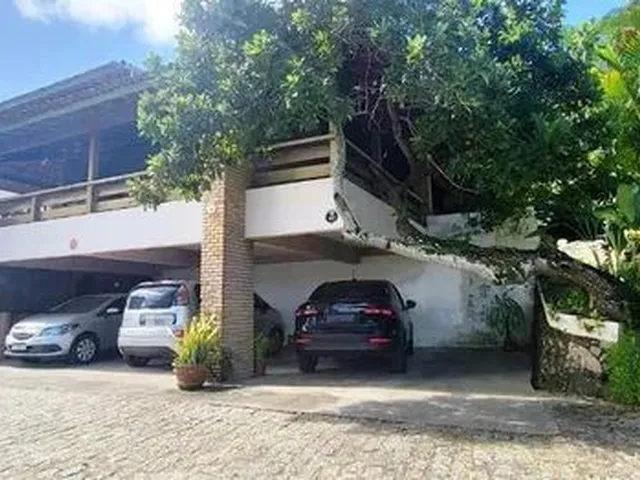 Imagem: Casa em Rua Fechada, 4 Quartos, Próximo